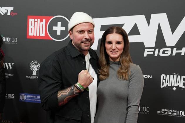 Fame Fighting 2 mit Influencern & Reality-Stars. Felix von Jascheroff mit seiner Freundin Alexandra Sophie beim Fame Fighting 2 am 09.11.2024 auf dem roten Teppich im Maritim Hotel Bonn. Bonn Maritim Hotel Bonn Nordrhein-Westfalen