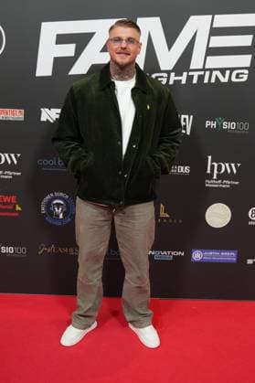 Fame Fighting 2 mit Influencern & Reality-Stars. Paco Herb beim Fame Fighting 2 am 09.11.2024 auf dem roten Teppich im Maritim Hotel Bonn. Bonn Maritim Hotel Bonn Nordrhein-Westfalen