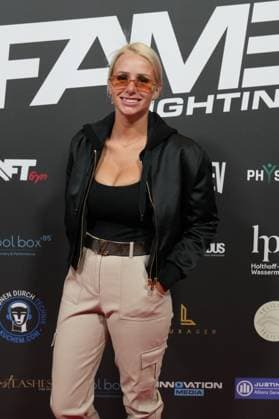 Fame Fighting 2 mit Influencern & Reality-Stars. Carina Spack beim Fame Fighting 2 am 09.11.2024 auf dem roten Teppich im Maritim Hotel Bonn. Bonn Maritim Hotel Bonn Nordrhein-Westfalen