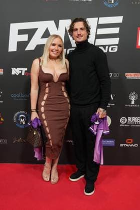 Fame Fighting 2 mit Influencern & Reality-Stars. Lisa Marie Rudzio mit Begleitung beim Fame Fighting 2 am 09.11.2024 auf dem roten Teppich im Maritim Hotel Bonn. Bonn Maritim Hotel Bonn Nordrhein-Westfalen
