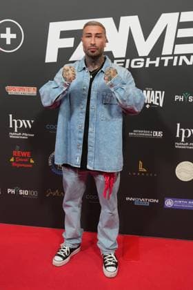 Fame Fighting 2 mit Influencern & Reality-Stars. Bobby Chambers beim Fame Fighting 2 am 09.11.2024 auf dem roten Teppich im Maritim Hotel Bonn. Bonn Maritim Hotel Bonn Nordrhein-Westfalen