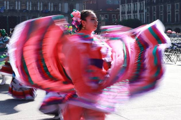 Hundred of mariachis taking part during the Mariachi World Record as part of the closing of the First World Mariachi Congress. 1,122 Mariachis break Guinness World Record by performing the popular Mexican song Ã¢â‚¬oeCielito LindoÃ¢â‚¬Â at the same time at main square Zocalo. on November 10, 2024 in Mexico City, Mexico. Mexico City Mexico - ZUMAe321 20241110_zia_e321_019 Copyright: xCarlosxSantiagox