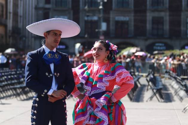 Hundred of mariachis taking part during the Mariachi World Record as part of the closing of the First World Mariachi Congress. 1,122 Mariachis break Guinness World Record by performing the popular Mexican song Ã¢â‚¬oeCielito LindoÃ¢â‚¬Â at the same time at main square Zocalo. on November 10, 2024 in Mexico City, Mexico. Mexico City Mexico - ZUMAe321 20241110_zia_e321_030 Copyright: xCarlosxSantiagox