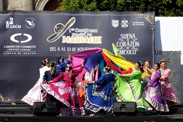 Hundred of mariachis taking part during the Mariachi World Record as part of the closing of the First World Mariachi Congress. 1,122 Mariachis break Guinness World Record by performing the popular Mexican song Ã¢â‚¬oeCielito LindoÃ¢â‚¬Â at the same time at main square Zocalo. on November 10, 2024 in Mexico City, Mexico. Mexico City Mexico - ZUMAe321 20241110_zia_e321_044 Copyright: xuisxBarronx
