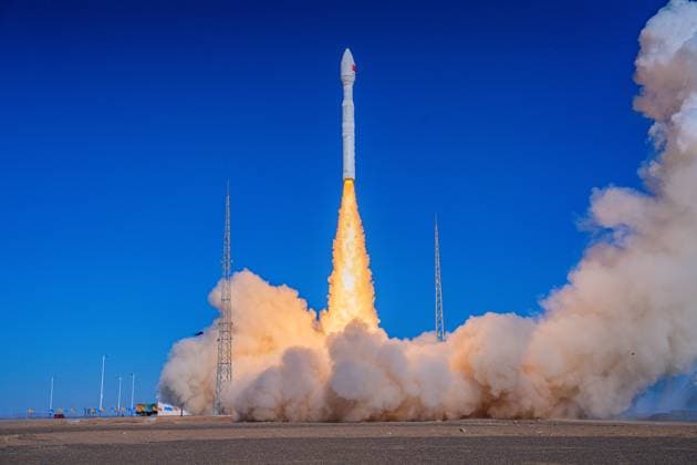 News Themen der Woche KW45 News Bilder des Tages ALXA, CHINA - NOVEMBER 11: The Lijian-1 Y5 commercial carrier rocket carrying 15 satellites onboard blasts off from a commercial aerospace innovation pilot zone on November 11, 2024 in Alxa League, Inner Mongolia Autonomous Region of China. The rocket blasted off at 12:03 p.m. (Beijing Time) from a commercial aerospace innovation pilot zone in northwest China and sent the 15 satellites, including the Jilin-1 Gaofen series, Yunyao-1 series, Xiguang-1 series, and a remote-sensing satellite launched for Oman, into their planned orbits.  Copyright: xVCGx 111529785870