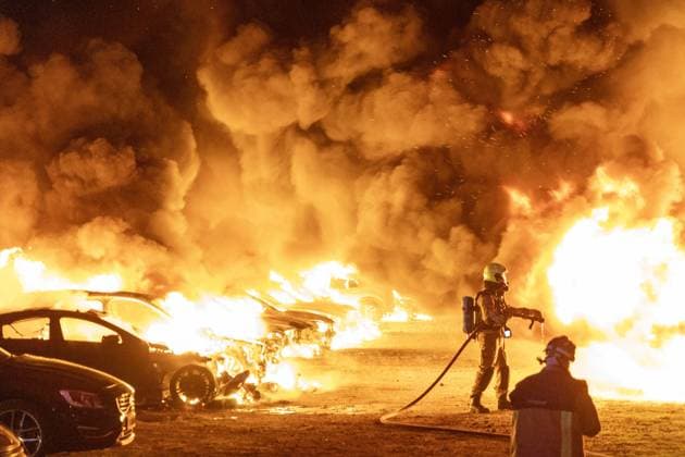 News Themen der Woche KW46 News Bilder des Tages Rijsenhout - In a parking lot on the Bennebroekerweg near Schiphol Airport, 40 to 50 cars went up in flames. ANP HOLLANDSE HOOGTE MICHEL VAN BERGEN netherlands out - belgium out  Copyright: xx x513229538x originalFilename: 513229538.jpg