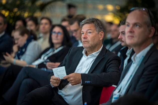 News Bilder des Tages dena Energiewende Kongress 2024. Rede von Robert Habeck (Buendnis 90 Die Gruenen), Bundesminister fuer Wirtschaft und Klimaschutz und Vizekanzler. Berlin Deutschland *** dena Energy Transition Congress 2024 Speech by Robert Habeck Buendnis 90 Die Gruenen , Federal Minister for Economic Affairs and Climate Protection and Vice Chancellor Berlin Germany Copyright: xThomasxKoehlerx
