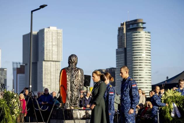 Bilder des Jahres 2024, News 11 November News Themen der Woche KW46 News Bilder des Tages ROTTERDAM - Mayor Carola Schouten during the first official wreath laying at the Razzia Monument Rotterdam. The Razzia of Rotterdam and Schiedam took place on November 10 and 11 in 1944. This was the largest raid by the German occupiers during World War II. ANP ROBIN VAN LONKHUIJSEN netherlands out - belgium out  Copyright: xx x513262397x originalFilename: 513262397.jpg