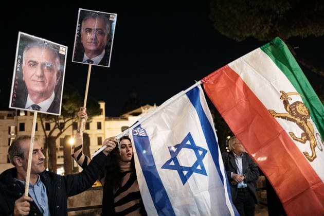 News Themen der Woche KW46 News Bilder des Tages Rome, demonstration against anti-Semitism after what happened in Amsterdam. The demonstration, convened by Setteottobre (7 October) association, with the slogan Stop violence against the Jews , on 11 October 2024 in Rome, Italy. Copyright: xAndreaxCalandrax