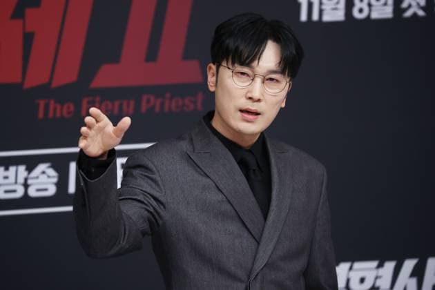 S. Korean actor Seo Hyun-woo S. Korean actor Seo Hyun-woo South Korean actor Seo Hyun-woo, who stars in the new drama The Fiery Priest Season 2, poses for a photo during a publicity event in Seoul on Nov. 8, 2024. The first episode of the drama will air on SBS TV network the same day. (Yonhap) 2024-11-12 14:18:01 < 1980-2024 YONHAPNEWS AGENCY. .> ¼­¿ïÆ¯º°½Ã EDITORIAL USE ONLY  Copyright: xx PYH2024110813860034400 YonhapxNewsx yonphotos235713