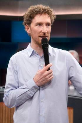 Louis Klamroth in der ARD-Talkshow hart aber fair im Studio Adlershof. Berlin, 11.11.2024