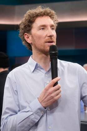 Louis Klamroth in der ARD-Talkshow hart aber fair im Studio Adlershof. Berlin, 11.11.2024