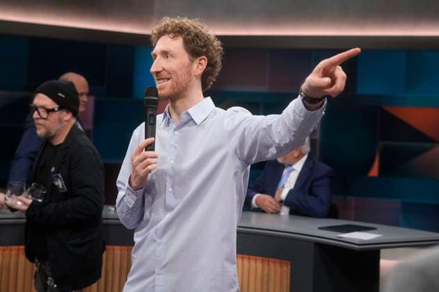 Louis Klamroth in der ARD-Talkshow hart aber fair im Studio Adlershof. Berlin, 11.11.2024