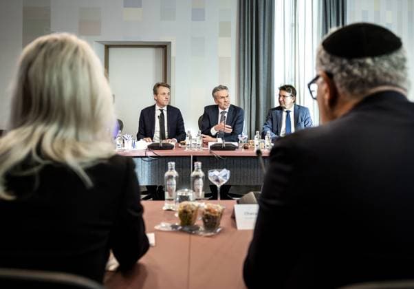 THE HAGUE - Prime Minister Dick Schoof during a meeting, along with a broad cabinet delegation, on anti-Semitism following the violence following Ajax s soccer match against Maccabi Tel Aviv in Amsterdam. ANP REMKO DE WAAL netherlands out - belgium out  Copyright: xx x513321063x originalFilename: 513321063.jpg
