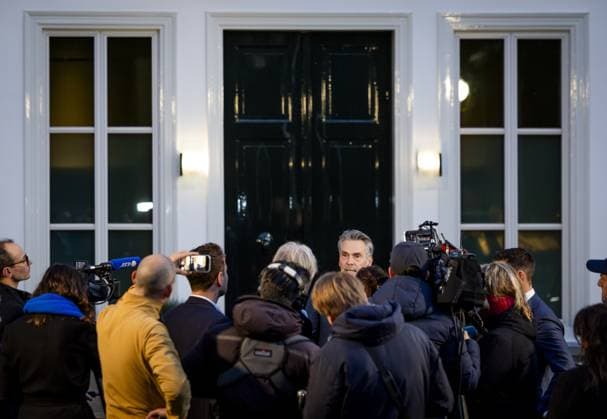 DEN HAAG - Prime Minister Dick Schoof speaks to the media after a meeting, along with a broad Cabinet delegation, on anti-Semitism following the violence following Ajax s soccer match against Maccabi Tel Aviv in Amsterdam. ANP REMKO DE WAAL netherlands out - belgium out  Copyright: xx x513328133x originalFilename: 513328133.jpg