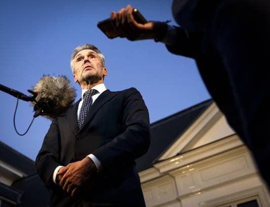 News Bilder des Tages DEN HAAG - Prime Minister Dick Schoof speaks to the media after a meeting, along with a broad Cabinet delegation, on anti-Semitism following the violence following Ajax s soccer match against Maccabi Tel Aviv in Amsterdam. ANP REMKO DE WAAL netherlands out - belgium out  Copyright: xx x513329072x originalFilename: 513329072.jpg