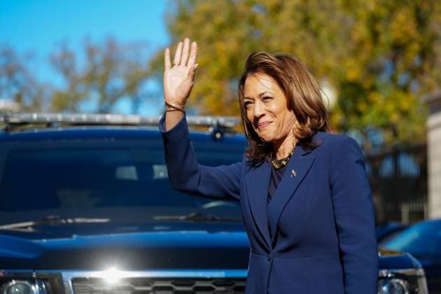 News Themen der Woche KW46 News Bilder des Tages Vice President Harris Returns To The White House For The First Time Since The Election. Vice President Harris returns to the White House for the first time since the election, where she is greeted by hundreds of White House staff. Washington United States  Copyright: xAndrewxLeydenx originalFilename: leyden-notitle241112_np6Fg.jpg