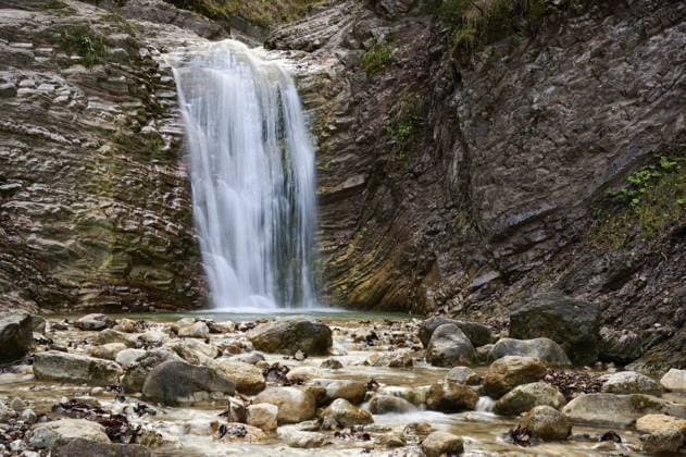 Creative Highlights World Wasserfall in der Schleifmühlenklamm, Unterammergau, Ammergauer Alpen, Oberbayern, Bayern, Deutschland, Europa Waterfall in the Schleifmühlenklamm gorge, Unterammergau, Ammergau Alps, Upper Bavaria, Bavaria, Germany, Europe Copyright: imageBROKER HermannxDobler ibxdob11742157.jpg