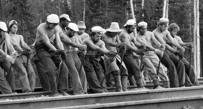 Archivbilder der Woche KW46 STUDENTS DRUZHBA ROUTE WORK 14623 14.05.1981 International Druzhba (Friendship) students construction brigade works on a route construction. Vladimir Rodionov Sputnik Russia  Copyright: xVladimirxRodionovx