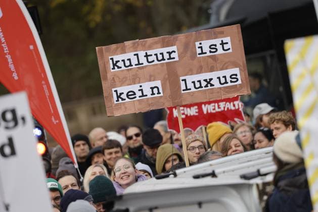 News Themen der Woche KW46 News Bilder des Tages Deutschland, Berlin, Platz des 18. März, Kulturabbau verhindern! Berliner Kultur gegen Kürzungen im Kulturetat! *** Germany, Berlin, Platz des 18 März, Prevent cultural cutbacks Berlin culture against cuts in the cultural budget