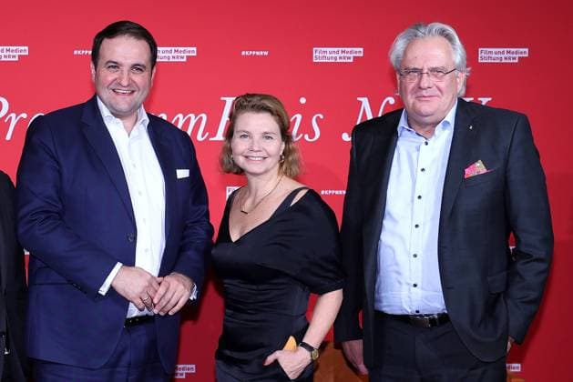 NRW Medien-Minister Nathanael Liminski, Annette Frier und Bürgermeister Ralph Elster beim Kinoprogrammpreis NRW am 13.11.2024 in Koeln Kinoprogrammpreis NRW 2024 in Koeln