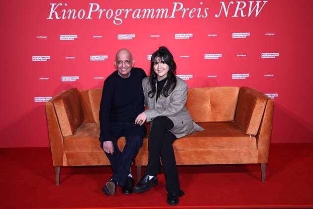 Ali Samadi und seine Tochter Roxana Samadi beim Kinoprogrammpreis NRW am 13.11.2024 in Koeln Kinoprogrammpreis NRW 2024 in Koeln