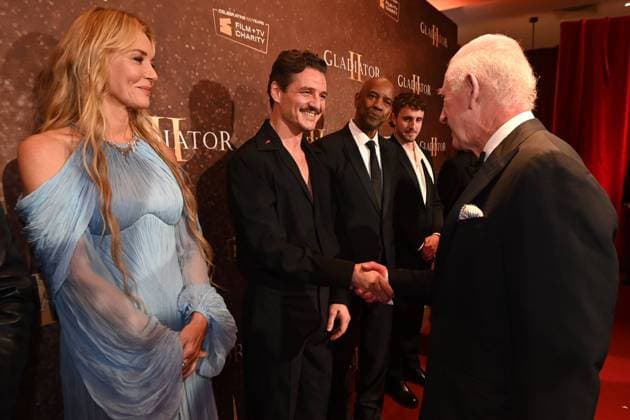 Bilder des Jahres 2024, Entertainment 11 November Entertainment Themen der Woche KW46 Entertainment Bilder des Tages King Charles III meets the cast at the Royal Film Performance and Global Premiere of Gladiator II in Leicester Square on November 13, 2024 in London, England King Charles III meets the cast, including Denzel Washington, Joseph Quinn, Connie Nielsen, Ridley Scott, Paul Mescal, Fred Hechinger and Pedro Pascal, at the Royal Film Performance and Global Premiere of Gladiator II in Leicester Square on November 13, 2024 in London, England, Credit:Eddie Mulholland for The Telegraph Avalon UK, London  Copyright: xEddiexMulhollandxforxThexTelegraphx xAvalonx 0934094621