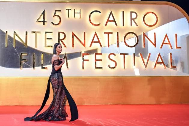 Bilder des Jahres 2024, Entertainment 11 November Entertainment Themen der Woche KW46 Entertainment Bilder des Tages (241113) -- CAIRO, Nov. 13, 2024 -- An actress walks on the red carpet for the opening ceremony of the 45th Cairo International Film Festival (CIFF) in Cairo, Egypt, on Nov. 13, 2024. The 45th Cairo International Film Festival (CIFF) kicked off Wednesday evening at Egypt s Cairo Opera House with strong Chinese participation. ) EGYPT-CAIRO-INT L FILM FESTIVAL-KICKING OFF AhmedxGomaa 