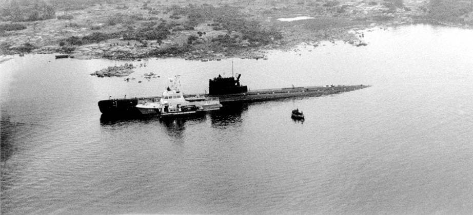 KARLSKRONA 1981 U 137, the Soviet submarine that ran aground in Karlskrona archipelago Photo Dan Hansson SvD TT Code 30062 KARLSKRONA SWEDEN x30062x  Copyright: xDanxHanssonx xSvDx xTTx U 137 PA GRUND 1981