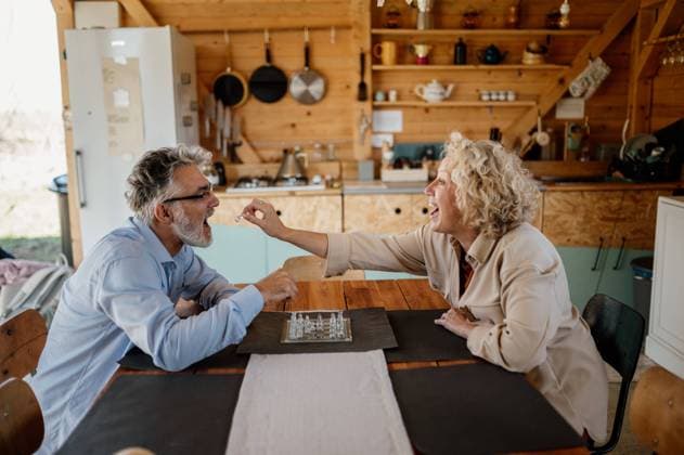 Creative Highlights Symbolbilder Happy middle-aged couple playing chess in the kitchen. Bistrica, Brani?evo District, Serbia CR_NEST241031AD-1574259-01 ,model released, Symbolfoto