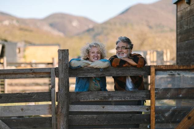 A happy and relaxed middle-aged couple enjoying themselves on a farm Bistrica, Brani?evo District, Serbia CR_NEST241103D-1575108-01 ,model released, Symbolfoto