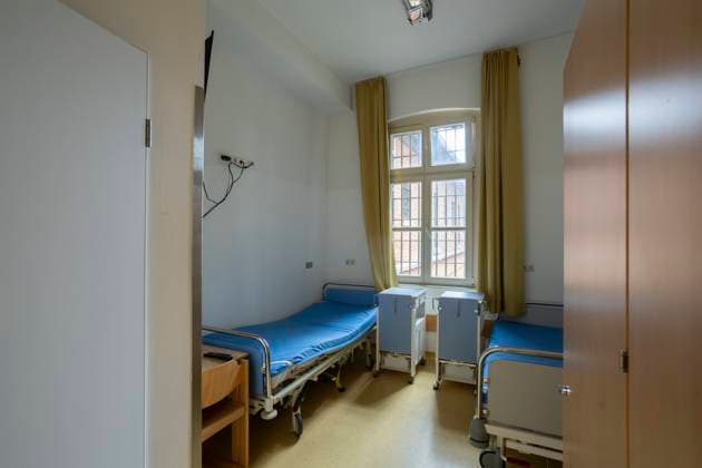 05.08.2024, Kaiserstraße 5, 49809 Lingen, GER, Justizvollzugsanstalt Lingen, Krankenzimmer, Zelle, im JVK bzw. Justizvollzugskrankenhaus, 49809 Lingen Niedersachsen Germany Kaiserstraße 5 *** 05 08 2024, Kaiserstraße 5, 49809 Lingen, GER, Lingen Prison, sickroom, cell, in the JVK or prison hospital, 49809 Lingen Lower Saxony Germany Kaiserstraße 5