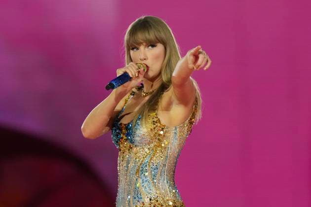 Bilder des Jahres 2024, Entertainment 11 November Entertainment Themen der Woche KW46 Entertainment Bilder des Tages November 14, 2024, Toronto, On, Canada: Taylor Swift performs during the opening show of the Toronto dates for her Eras Tour on Thursday, November 14, 2024. Toronto Canada  - ZUMAc35_ 20241114_zaf_c35_148 Copyright: xChrisxYoungx