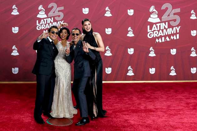 Bilder des Jahres 2024, Entertainment 11 November Entertainment Themen der Woche KW46 Entertainment Bilder des Tages US singer Marc Anthony (2R) poses with his wife Paraguayan model paraguayan Nadia Ferreira (R) and Cristian Nodal (L) and Angela Aguilar (2L) poses at the Latin Grammy Awards celebrate at Kaseya Center of Miami, Florida. USA on 14 November 2024. Latin Grammy Awards !ACHTUNG: NUR REDAKTIONELLE NUTZUNG!  Copyright: xEvaxMariexUzcáteguix USA9219 20241115-55015241657_1