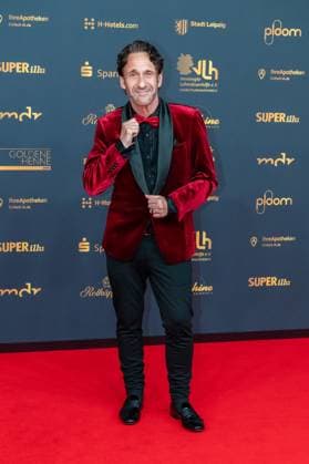 Leipzig - 30. Goldene Henne Preisverleihung in der Messe Leipzig 15.11.2024 Leipzig, Messe Im Foto: Falk Willy Wild, Schauspieler Am Freitagabend findet die Verleihung Goldene Henne 2024, gemeinsam veranstaltet von SuperIllu und MDR-Fernsehen, wieder in Leipzig statt. Deutschlands größter Publikumspreis wird dieses Jahr zum 30. Mal vergeben. Dazu eingeladen sind zahlreiche regionale, nationale und internationale Stars. Die Preisverleihung findet in der Messe Leipzig statt. Leipzig Messe Leipzig Sachsen Deutschland Copyright: xEHLxMedia Erik-HolmxLanghofx 20241115_goldene-henne-ehl-1_15