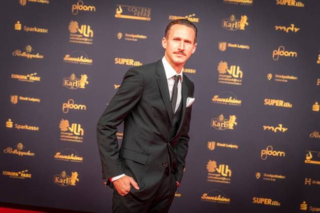 30. Verleihung der Goldenen Henne in Leipzig. Der MDR (Mitteldeutsche Rundfunk) produziert in Zusammenarbeit mit Super Illu den größten Publikumspreis in Ostddeutschland. Hier der SOKO Leipzig Schauspieler Johannes Hendrik Langer Goldene Henne 2024