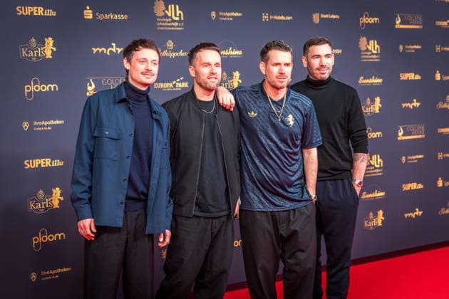 30. Verleihung der Goldenen Henne in Leipzig. Der MDR (Mitteldeutsche Rundfunk) produziert in Zusammenarbeit mit Super Illu den größten Publikumspreis in Ostddeutschland. Hier die deutsche Rockband Revolverheld (Johannes Strate Gitarre Kristoffer Hünecke Gitarre Niels Kristian Hansen Schlagzeug Jakob Sinn Keyboard Arne Straube) Goldene Henne 2024