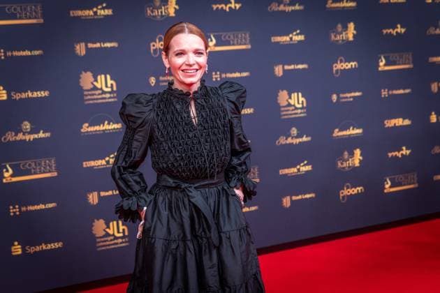 Entertainment Bilder des Tages 30. Verleihung der Goldenen Henne in Leipzig. Der MDR (Mitteldeutsche Rundfunk) produziert in Zusammenarbeit mit Super Illu den größten Publikumspreis in Ostddeutschland. Hier die deutsche Schauspielerin Karoline Herfurth) Goldene Henne 2024