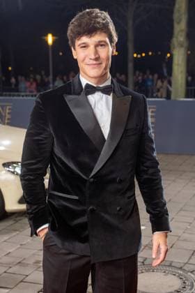 Leipzig - 30. Goldene Henne Preisverleihung in der Messe Leipzig 15.11.2024 Leipzig, Messe Im Foto: Wincent Weiss, Sänger Am Freitagabend findet die Verleihung Goldene Henne 2024, gemeinsam veranstaltet von SuperIllu und MDR-Fernsehen, wieder in Leipzig statt. Deutschlands größter Publikumspreis wird dieses Jahr zum 30. Mal vergeben. Dazu eingeladen sind zahlreiche regionale, nationale und internationale Stars. Die Preisverleihung findet in der Messe Leipzig statt. Leipzig Messe Leipzig Sachsen Deutschland Copyright: xEHLxMedia ChrisxLässigx 20241115_goldene-henne-cl-1_9