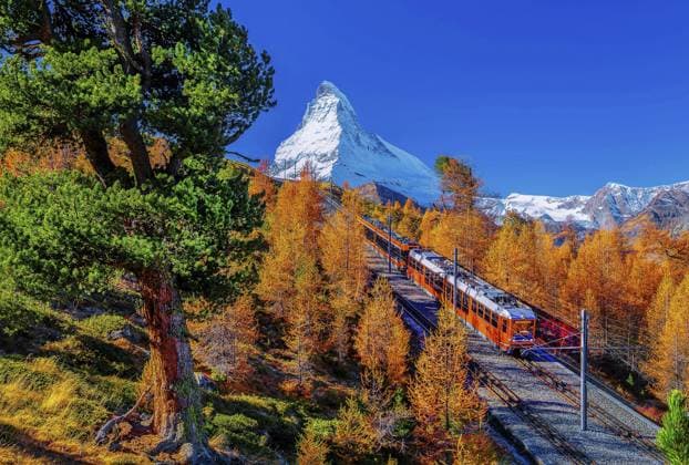 Gornergratbahn am Riffelberg mit Matterhorn 4478m im Herbst, Zermatt, Mattertal, Wallis, Schweiz, Europa Gornergratbahn on the Riffelberg with Matterhorn 4478m in autumn, Zermatt, Mattertal, Valais, Switzerland, Europe Copyright: imageBROKER GünterxGräfenhain ibxgng11761368.jpg