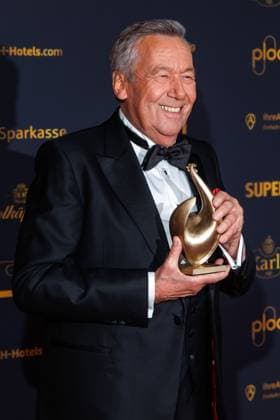 Award - 30. Goldene Henne 2024 - Carpet Roland Kaiser auf dem roten Teppich der 30. Goldenen Henne 2024 in der Messe Leipzig am 15.11.2024. Copyright: xEventpressxKochanx