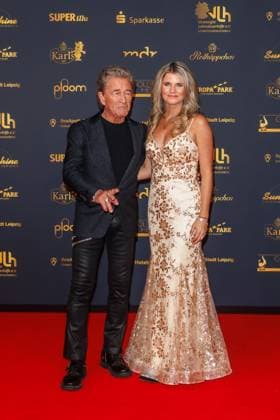 Award - 30. Goldene Henne 2024 - Carpet Peter Maffay und Hendrikje Balsmeyer auf dem roten Teppich der 30. Goldenen Henne 2024 in der Messe Leipzig am 15.11.2024. Copyright: xEventpressxKochanx