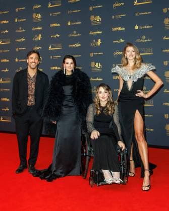 Entertainment Bilder des Tages Award - 30. Goldene Henne 2024 - Carpet Max Giesinger, Yara Hoffmann, Kristina Vogel und Leony (Leonie Burger) auf dem roten Teppich der 30. Goldenen Henne 2024 in der Messe Leipzig am 15.11.2024. Copyright: xEventpressxKochanx