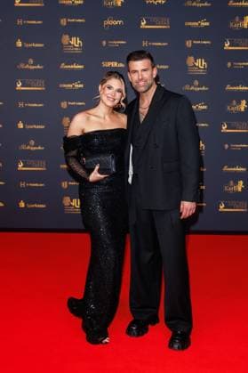 Award - 30. Goldene Henne 2024 - Carpet Jessie Noe Scheuermann und Jay Khan auf dem roten Teppich der 30. Goldenen Henne 2024 in der Messe Leipzig am 15.11.2024. Copyright: xEventpressxKochanx