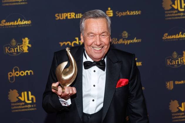 Bilder des Jahres 2024, Entertainment 11 November Entertainment Themen der Woche KW46 Entertainment Bilder des Tages Award - 30. Goldene Henne 2024 - Carpet Roland Kaiser auf dem roten Teppich der 30. Goldenen Henne 2024 in der Messe Leipzig am 15.11.2024. *** Award 30 Goldene Henne 2024 Carpet Roland Kaiser on the red carpet of the 30 Goldene Henne 2024 at Messe Leipzig on 15 11 2024 Copyright: xEventpressxKochanx