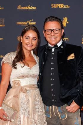 Award - 30. Goldene Henne 2024 - Carpet Eva Luginger und Stefan Mross auf dem roten Teppich der 30. Goldenen Henne 2024 in der Messe Leipzig am 15.11.2024. Copyright: xEventpressxKochanx