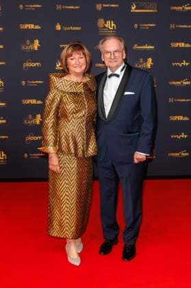 Award - 30. Goldene Henne 2024 - Carpet Gabriele Haseloff und Reiner Haseloff auf dem roten Teppich der 30. Goldenen Henne 2024 in der Messe Leipzig am 15.11.2024. Copyright: xEventpressxKochanx