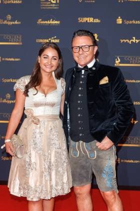 Award - 30. Goldene Henne 2024 - Carpet Eva Luginger und Stefan Mross auf dem roten Teppich der 30. Goldenen Henne 2024 in der Messe Leipzig am 15.11.2024. Copyright: xEventpressxKochanx