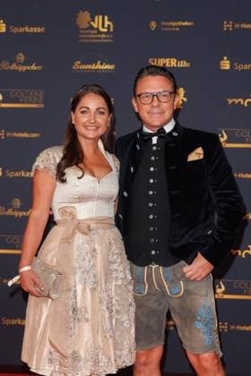 Award - 30. Goldene Henne 2024 - Carpet Eva Luginger und Stefan Mross auf dem roten Teppich der 30. Goldenen Henne 2024 in der Messe Leipzig am 15.11.2024. Copyright: xEventpressxKochanx