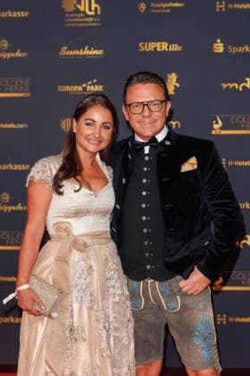 Award - 30. Goldene Henne 2024 - Carpet Eva Luginger und Stefan Mross auf dem roten Teppich der 30. Goldenen Henne 2024 in der Messe Leipzig am 15.11.2024. Copyright: xEventpressxKochanx